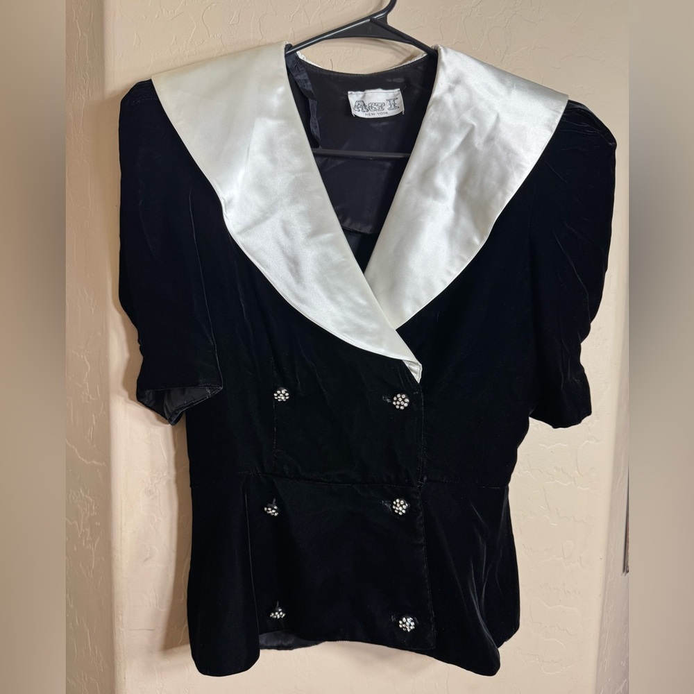 ACT I New York Vintage Black White Satin Collar Embellished Blouse Top